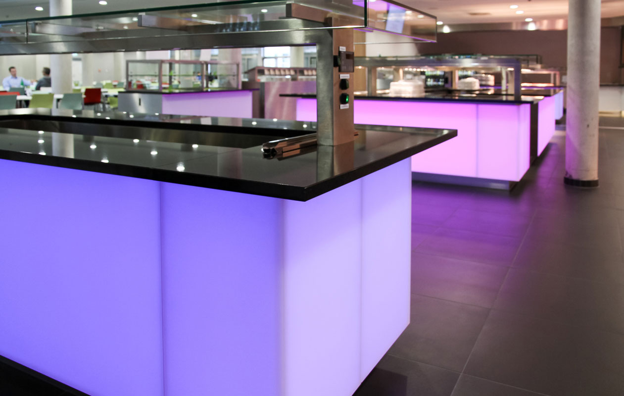 LED-Lichttheken in RGB aus Lightpanel frameless-Elementen mit individuellen Ecklösungen,gefertigt von axis in Nürnberg