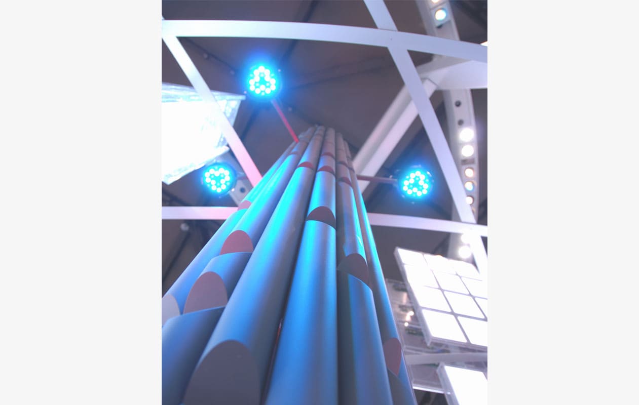 Individuell gefertigete Aufbauten mit Lichtobjekten für den Osram Messestand 2008.