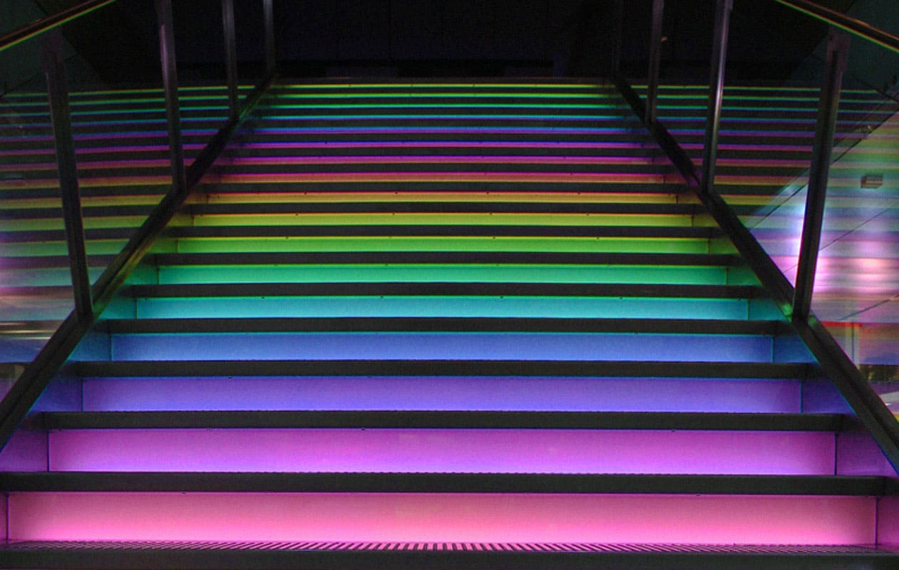 LED-Lichttreppe mit einzeln individuell beleuchteten Stufen