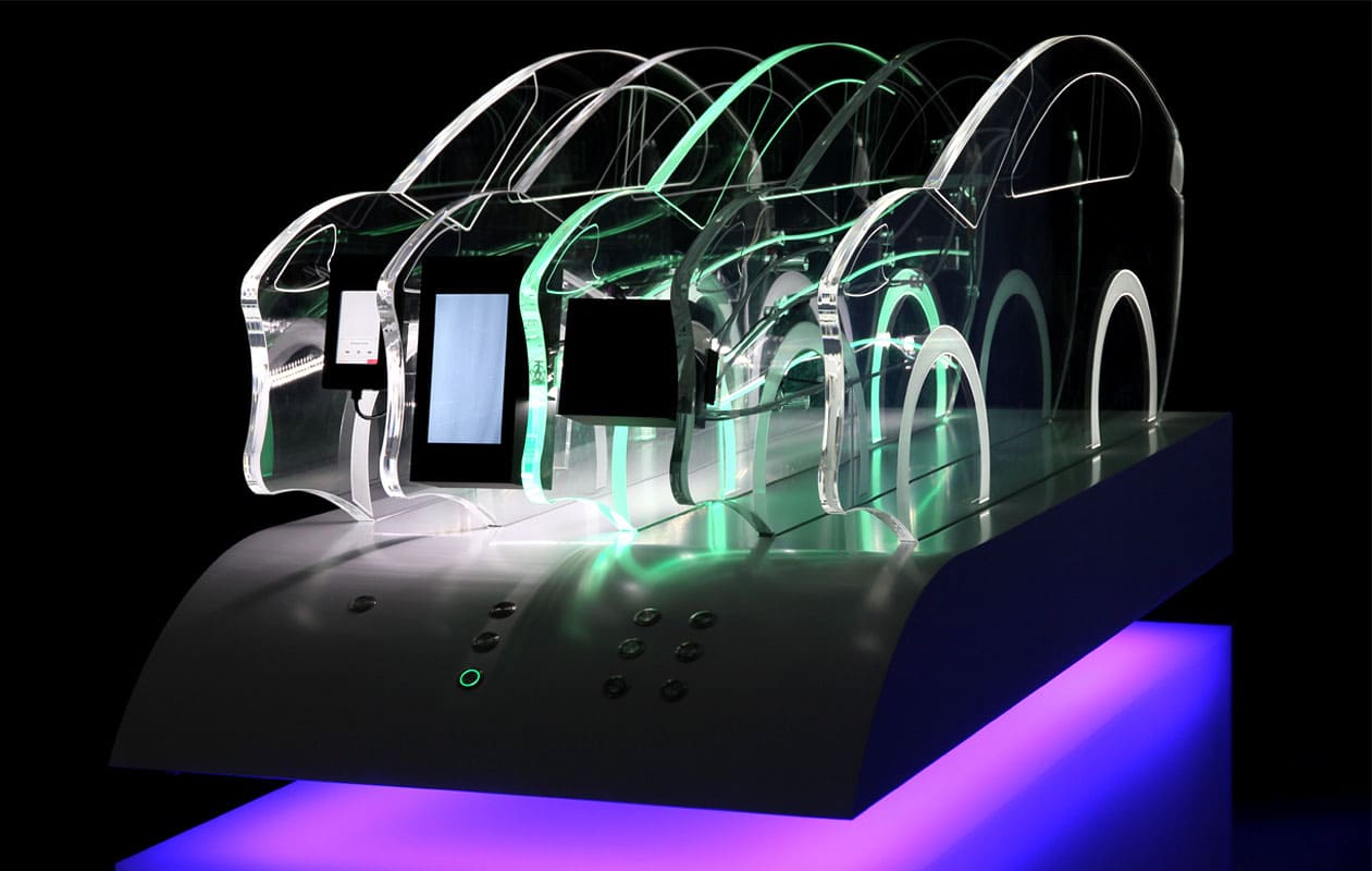 Interaktives Funktionsmodell aus lasergefrästem Plexiglas® beleuchtet mit LEDs in RGB